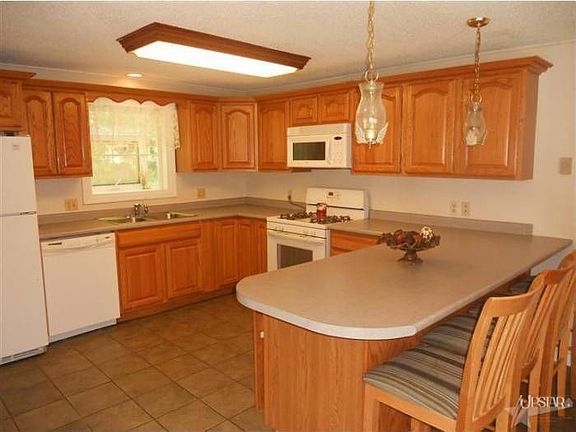 5th image of 1320 E Greenbriar Dr