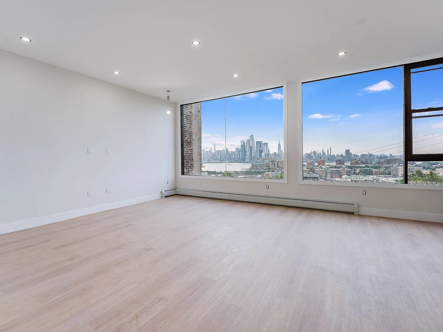 3 bed, 1300 sqft, $4,500 — Photo 1