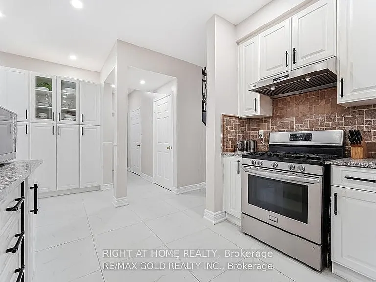 29 Laurentide Cres #UPPER — Photo 8