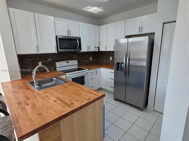 21250 NE 8th Pl #1 — Photo 10