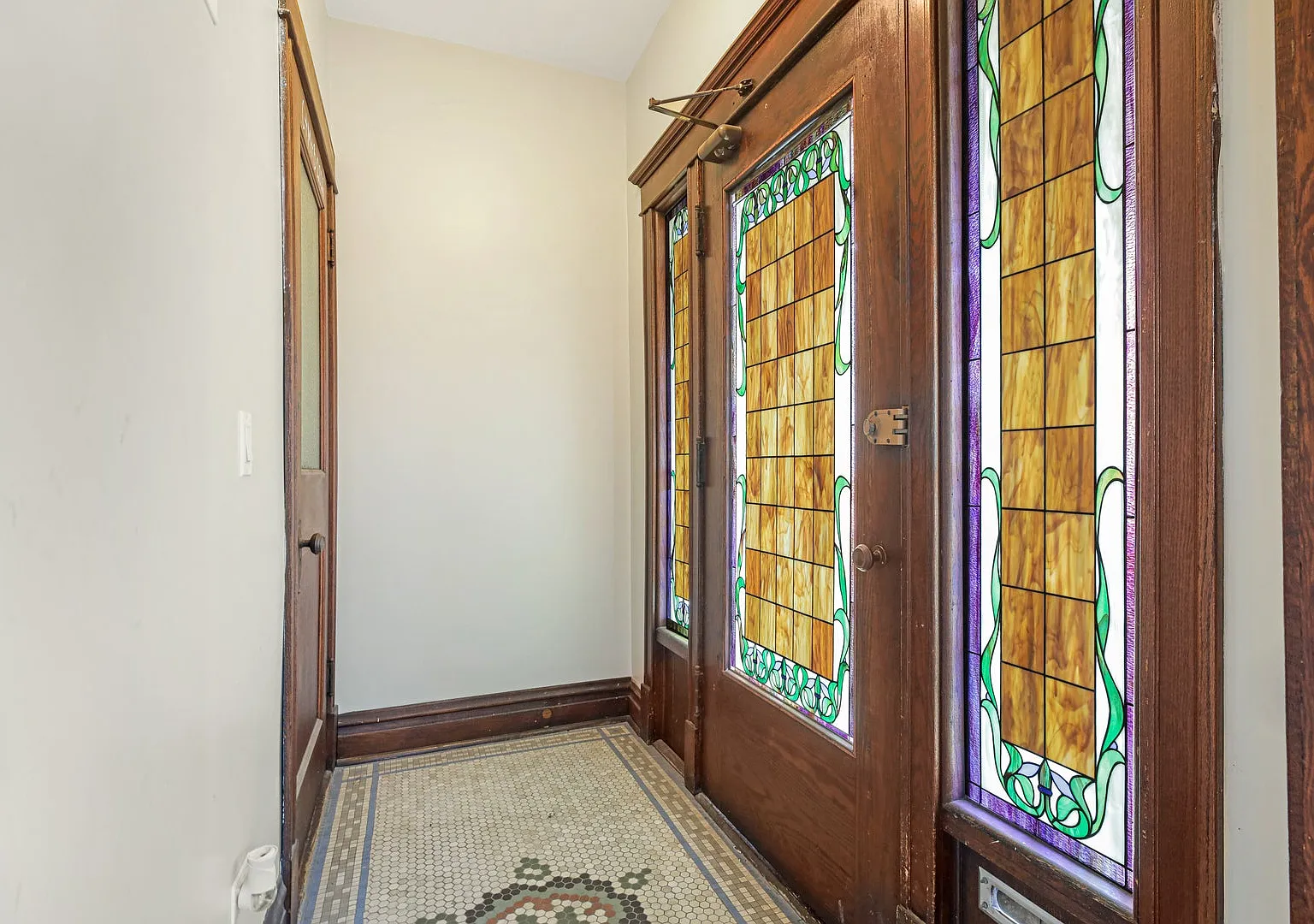 3 bed, 1.0 bath, $2,500 — Photo 3