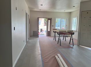 5801 Walnut St #A, Oakland, CA 94605
