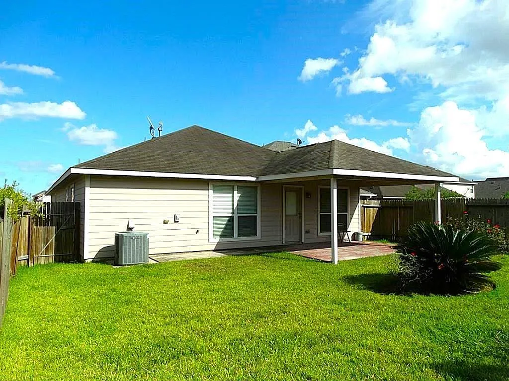 3 bed, 2.0 bath, 1716 sqft, $1,950 — Photo 2
