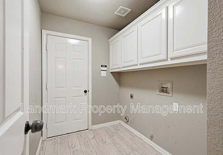 900 Muirfield Dr — Photo 16