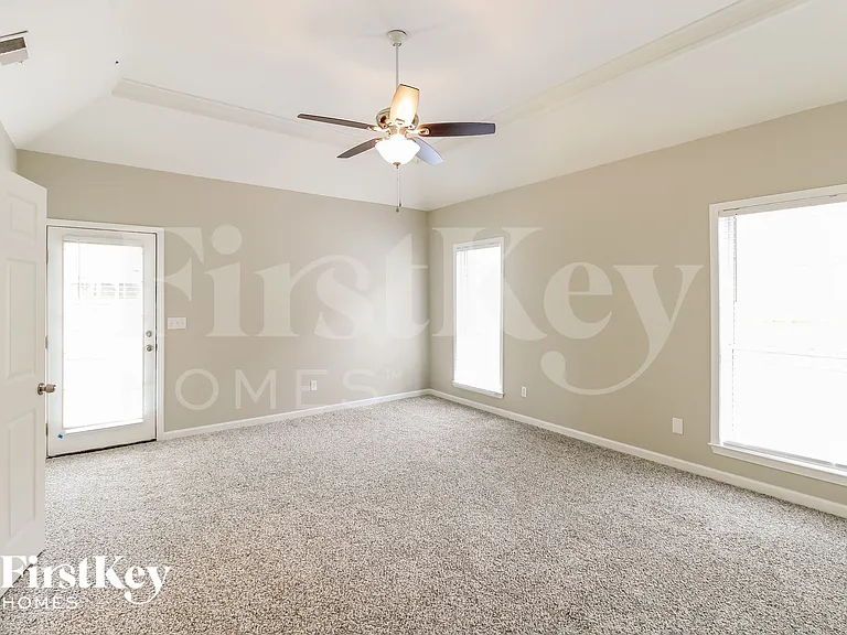 104 Mayfair Ln — Photo 5