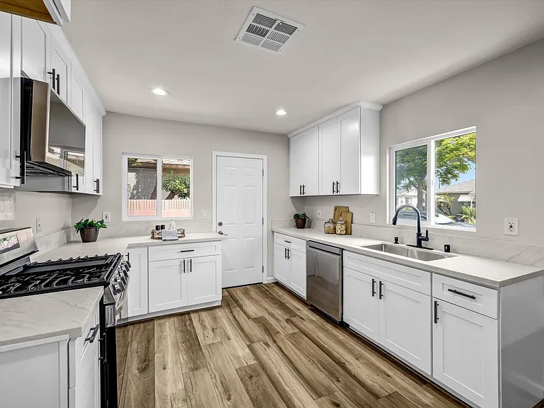 14431 Harvest Ave — Photo 7