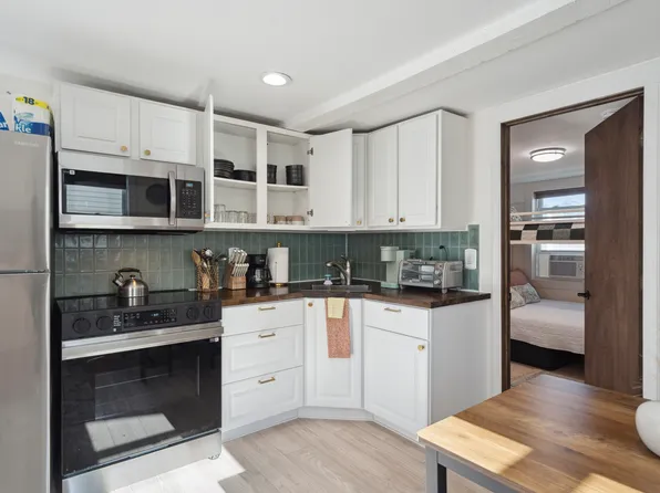 4 Keefe Ave, Hampton, NH 03842