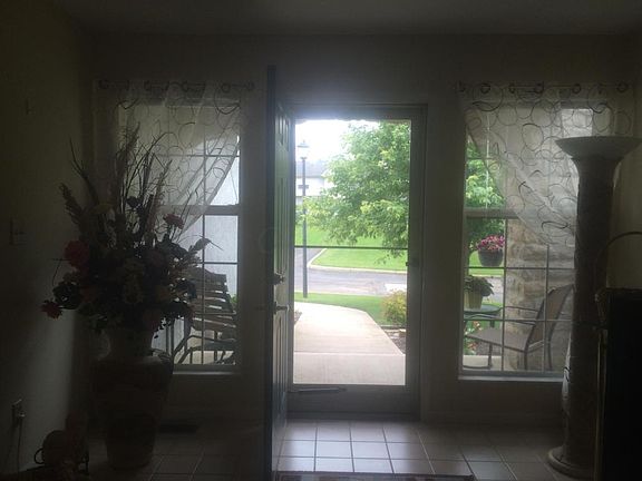 4th image of 965 Village Dr