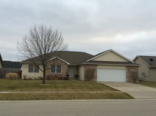 310 Snider Ln, Chatham, IL 62629