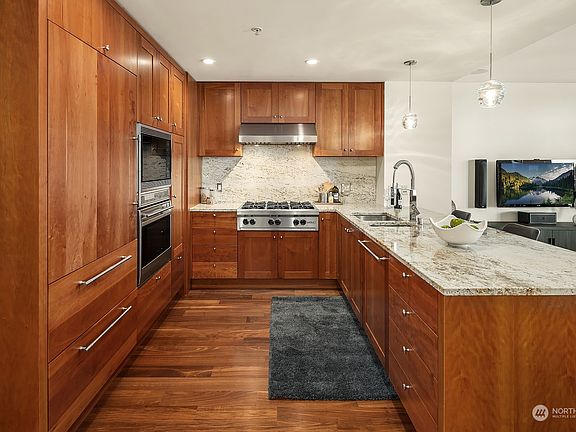 4th image of 500 106th Avenue NE #1211