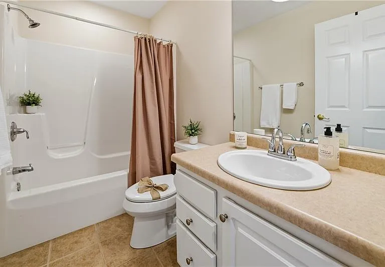 819 Strasburg Dr — Photo 38