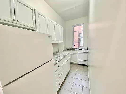 Rented by A P Realty Group NY LTD | media 9