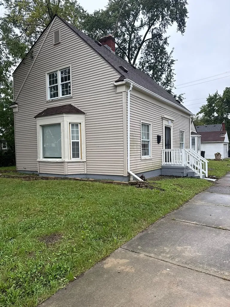 3 bed, 1200 sqft, $1,500 — Photo 1