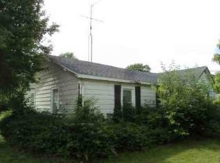 417 S Madison St, Medaryville, IN 47957