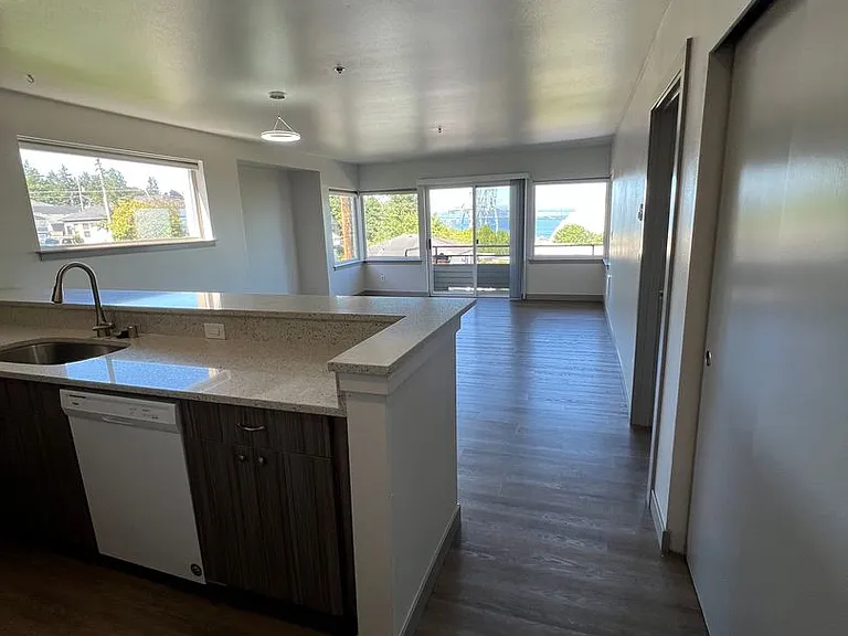 2921 Federal Ave — Photo 8