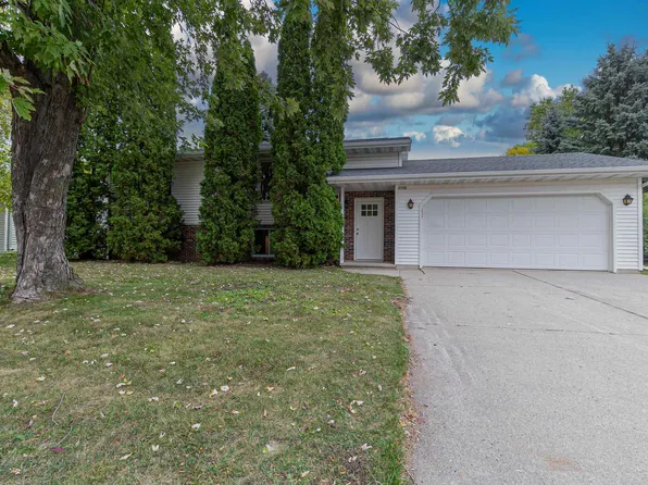 1160 Farmington Ave, Oshkosh, WI 54901