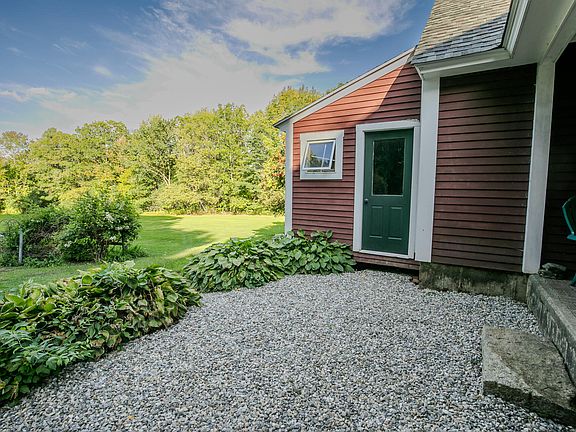 3rd image of 420 Hussey Hill Road