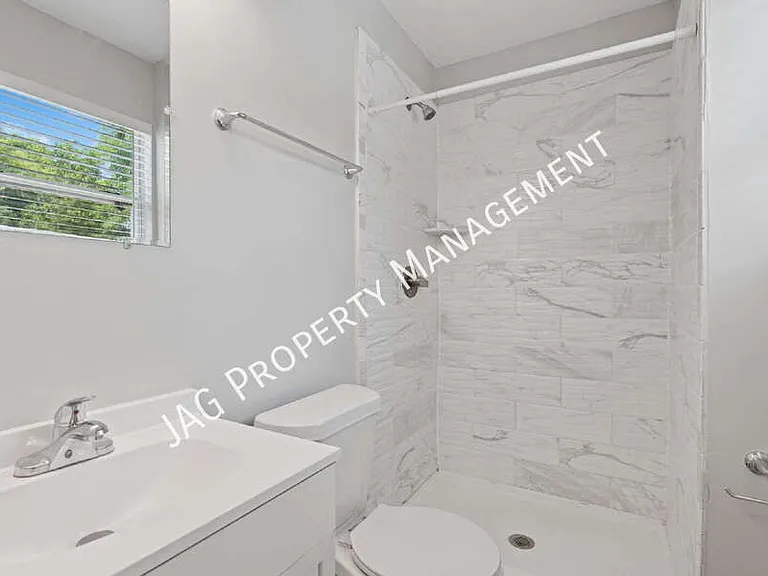 1123 Lasalle St #8 — Photo 11