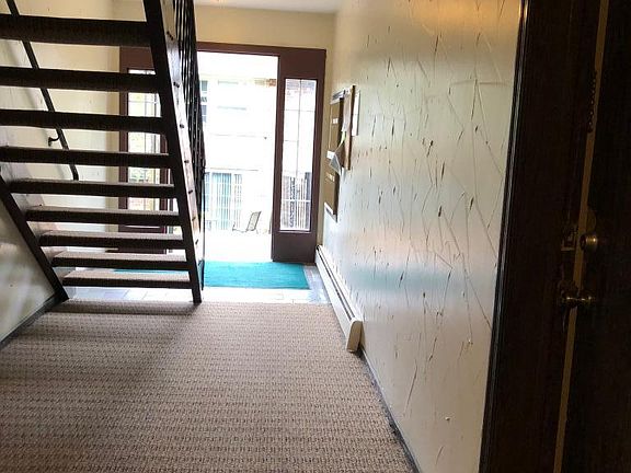 2nd image of 944 Westbrooke Way APT 4