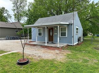 826 S Pecan St, Ottawa, KS 66067