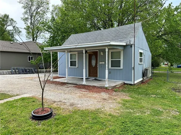 826 S Pecan St, Ottawa, KS 66067