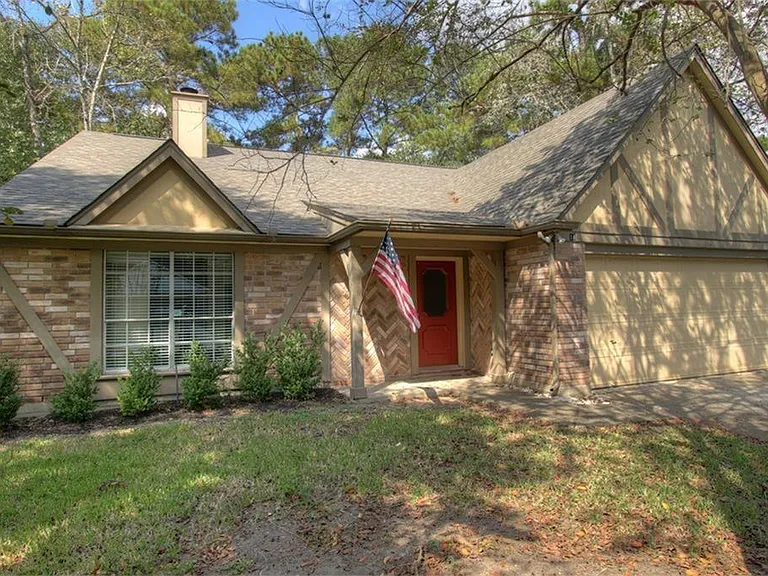 11 Cottage Grove Pl — Photo 2