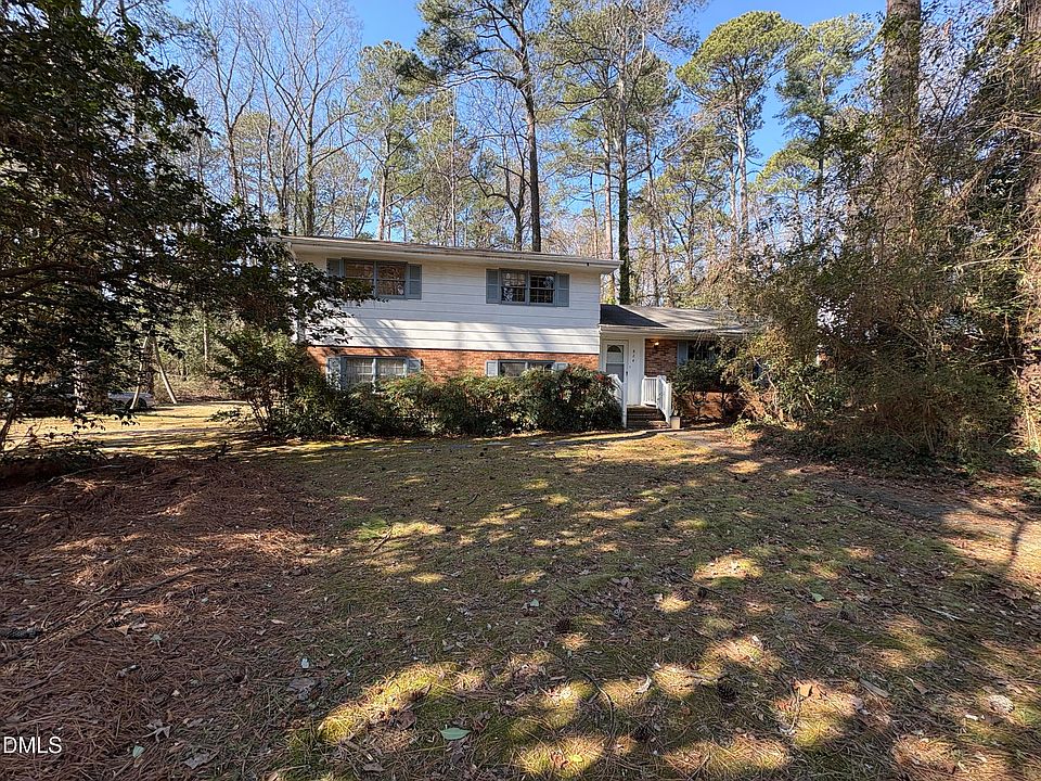 1st image of 824 Ravenwood Dr