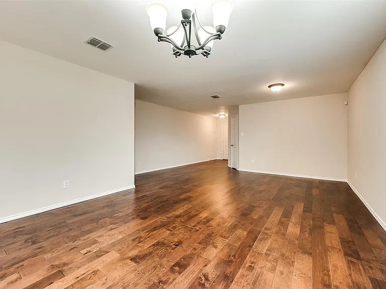 716 Rainsville Dr — Photo 5