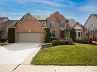 21384 Waverly Dr, Macomb, MI 48044