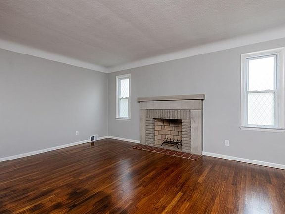 3rd image of 23851 Glenbrook Blvd