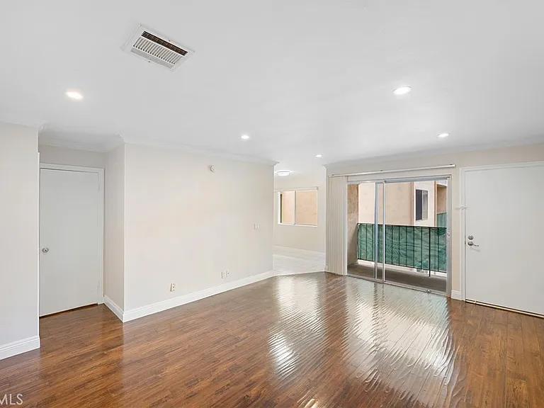121 Sinclair Ave #206 — Photo 6
