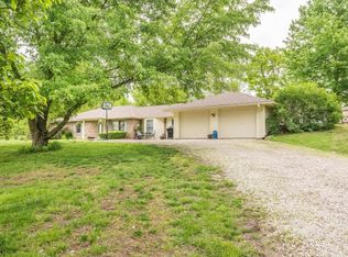 704 Rabbit Run Rd, Jefferson City, MO 65109