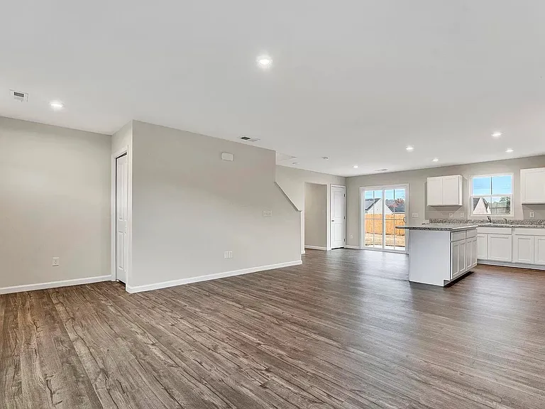8 Torrington Dr — Photo 11