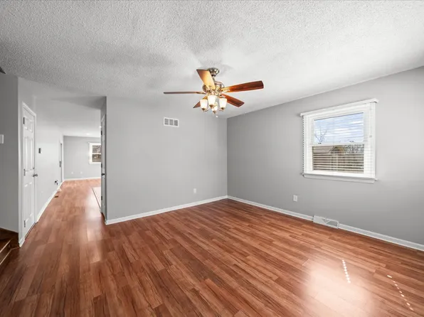 8009 Charlotte St, Kansas City, MO 64131