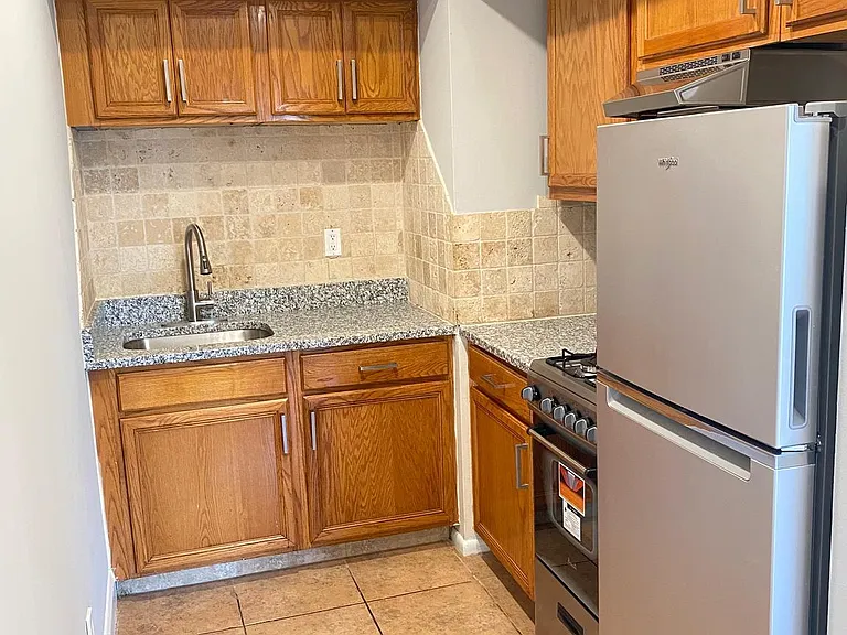 400-418 W Walnut Ln #4-406 — Photo 1