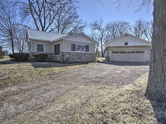 3rd image of 145 W Roberts Dr
