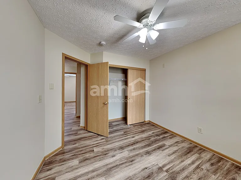 6870 Laburnum Dr — Photo 17