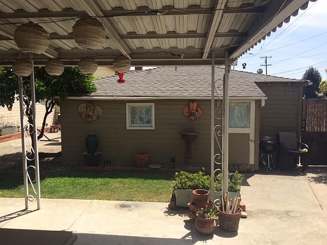 2nd image of 752 E Mission St