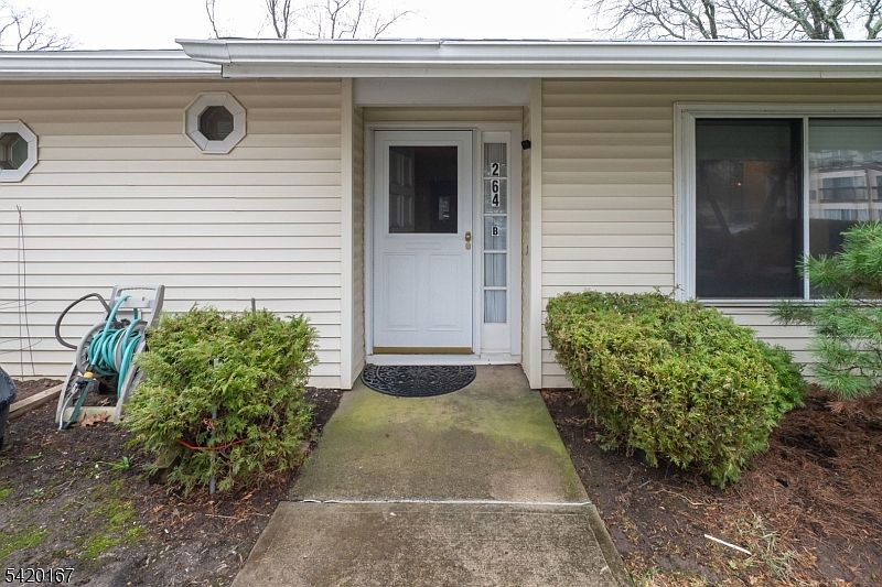 1st image of 264B Crosse Dr #B