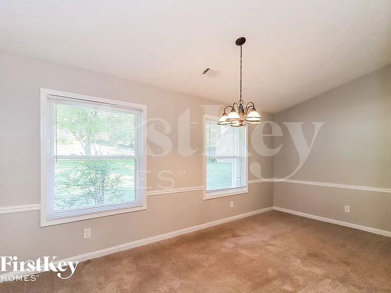 824 Riverstone Ln — Photo 5