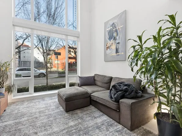 1106 Hornby St, Vancouver, BC V6Z 1V8