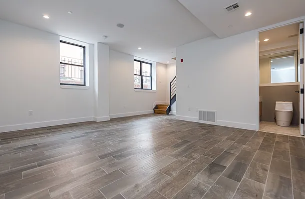 Rented by Nooklyn NYC LLC | media 82