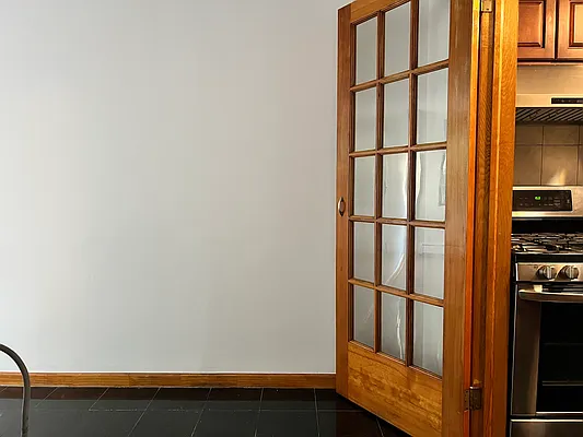 Rented by Gulia Wang, LREB | media 14