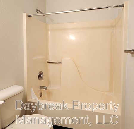 5th image of 1202 34th Ave S APT 204