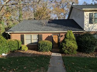 835 21st Ave NE, Hickory, NC 28601