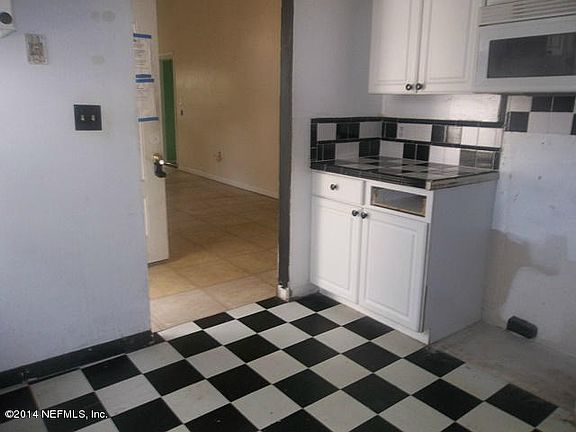 5th image of 422 S 13th Street