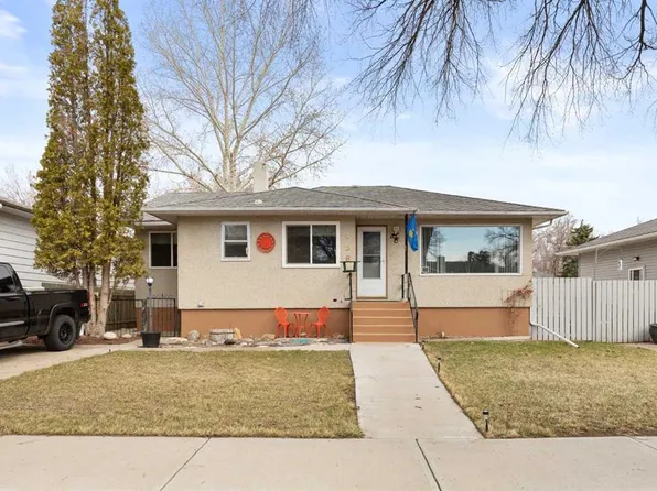 438 S 5th St SW, Medicine Hat, AB T1A 4H1