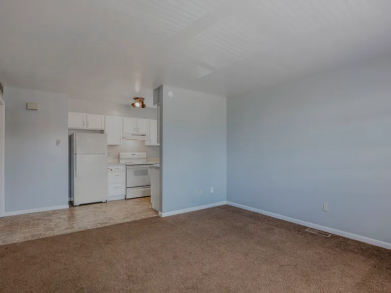 Tippecanoe Drive Apartments — Photo 27