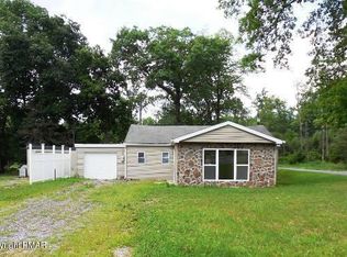 4270 W Mountain View Dr, Walnutport, PA 18088