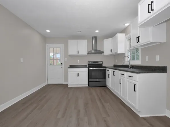 914 Fiske Dr, Fayetteville, NC 28311